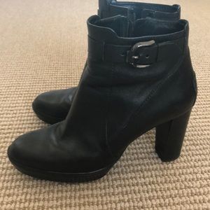 Tods black leather booties